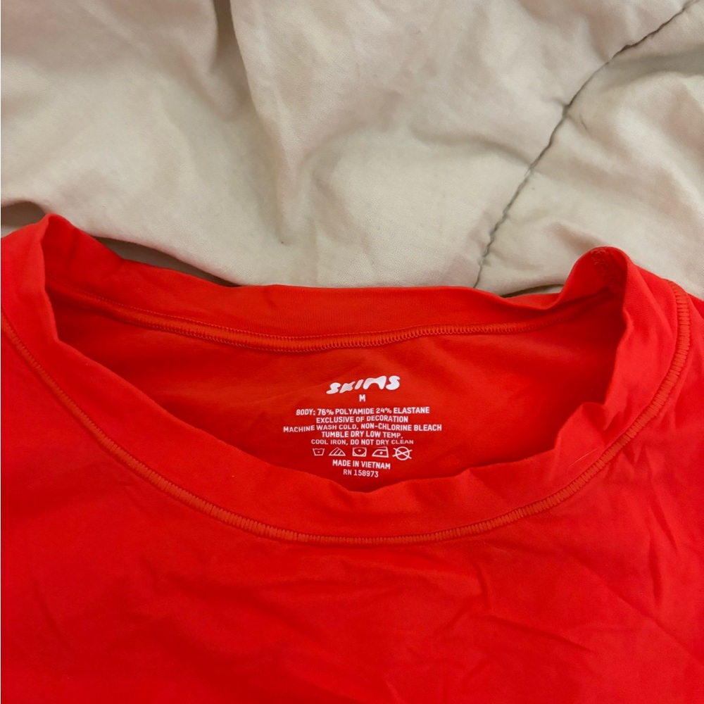 red skims fits everybody tee M